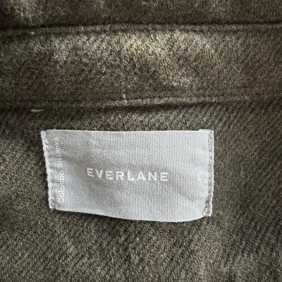 Everlane Button Down Shacket in Dark Green - Picture 5 of 5